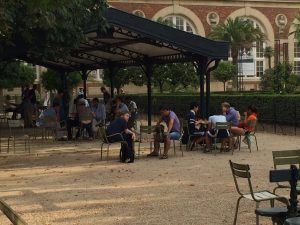 The 3-minute blitz diehards at the Jardin du Luxembourg